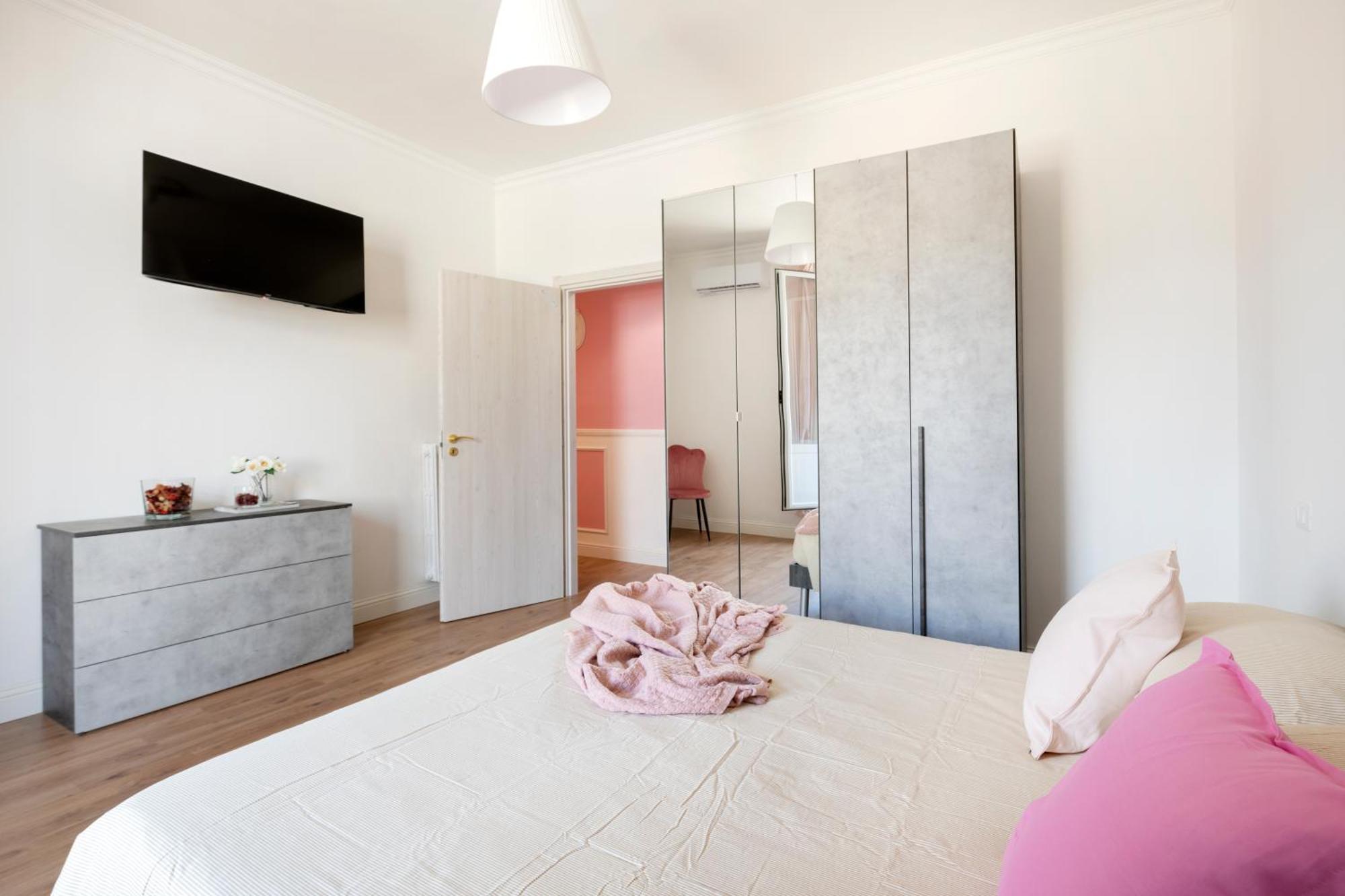 Apartment Luxury Pink Rom